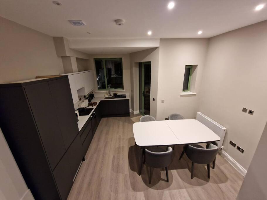 Stunning Newbuilt 3 Bed House Sleeps 9 Villa Edmonton Eksteriør billede